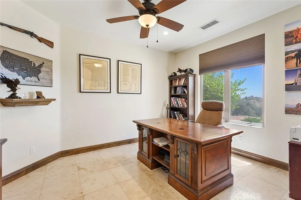 38193 Via Huerta, Murrieta, California 92562 home-pic-17